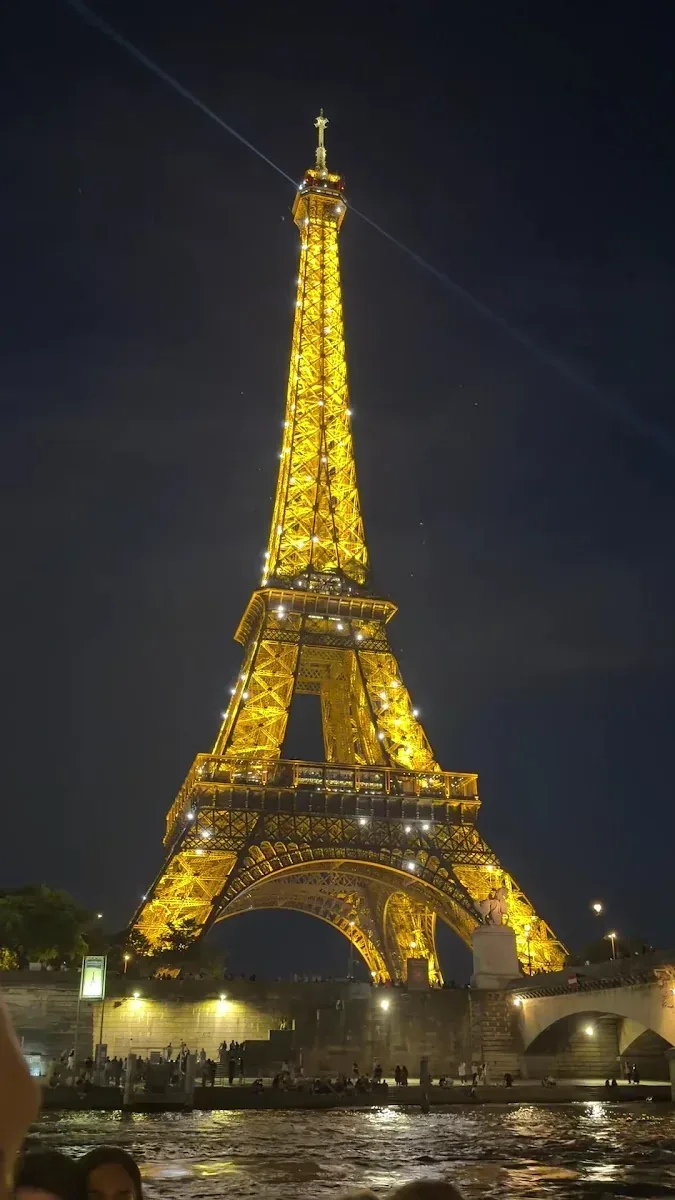 Snapshot by Allie H aboard Vedettes du Pont Neuf